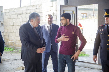 Salyan rayonunda şəhidlərin ailə üzvləri ziyarət olunur.