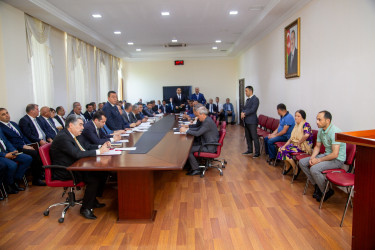 Salyan Rayon İcra Hakimiyyətinin başçısı Rüstəm Xəlilov  fərdi qəbulda sakinlərinin  müraciətlərini dinləyib.