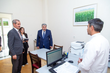 Rüstəm Xəlilov rayonda taxıl biçininə hazırlıq işləri ilə əlaqədar Salyan Dövlət Salyan Dövlət Aqrar İnkişaf Mərkəzində fermerlərlə görüş keçirib.