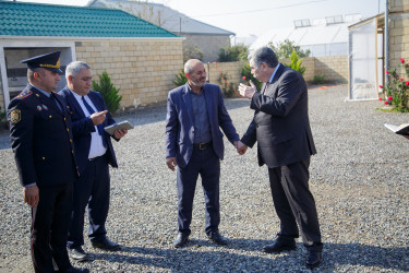 Salyan rayonunda şəhidlərin ailə üzvləri ziyarət olunur.